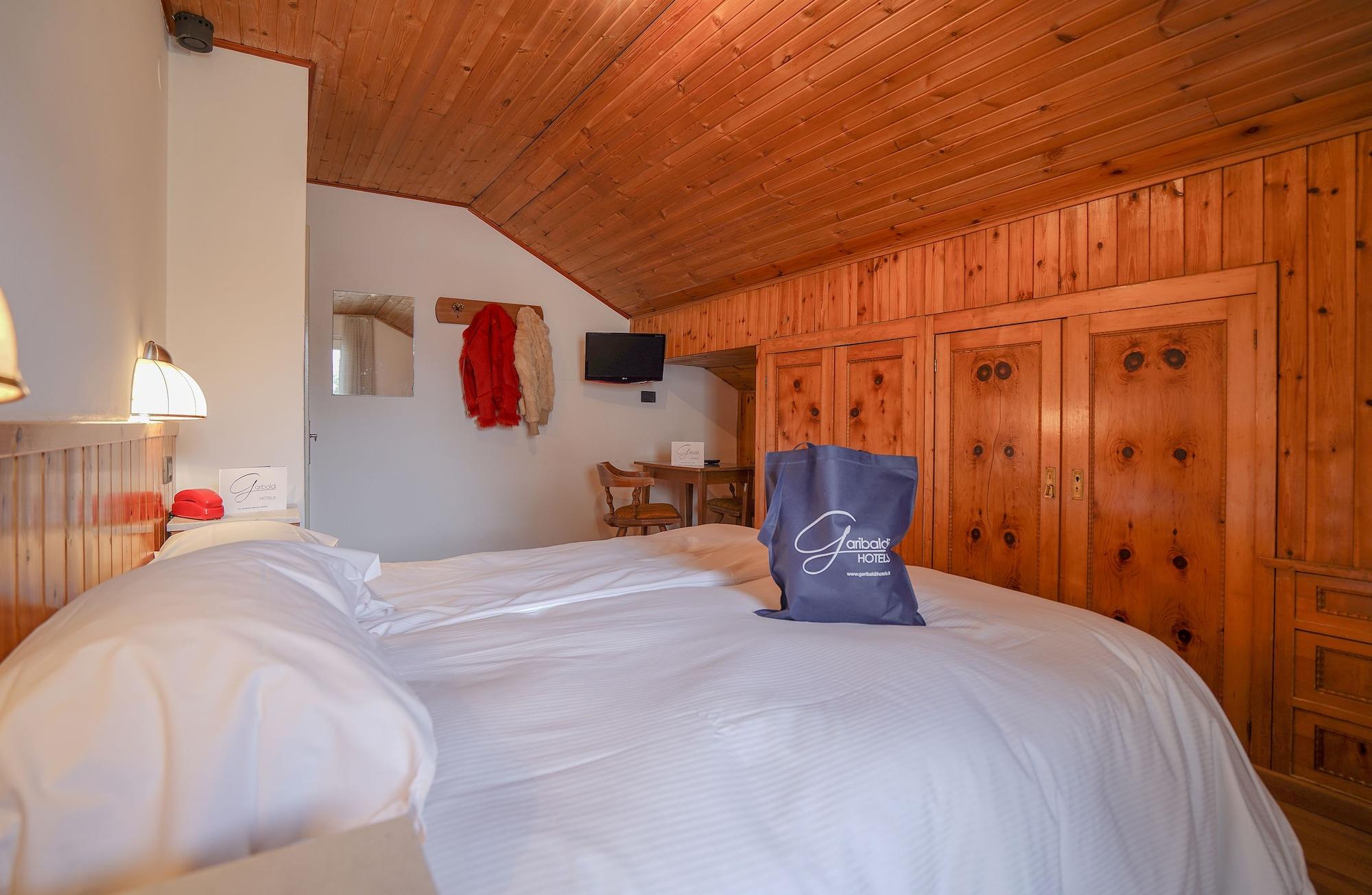 Gh Hotel Monzoni Pozza di Fassa Bagian luar foto