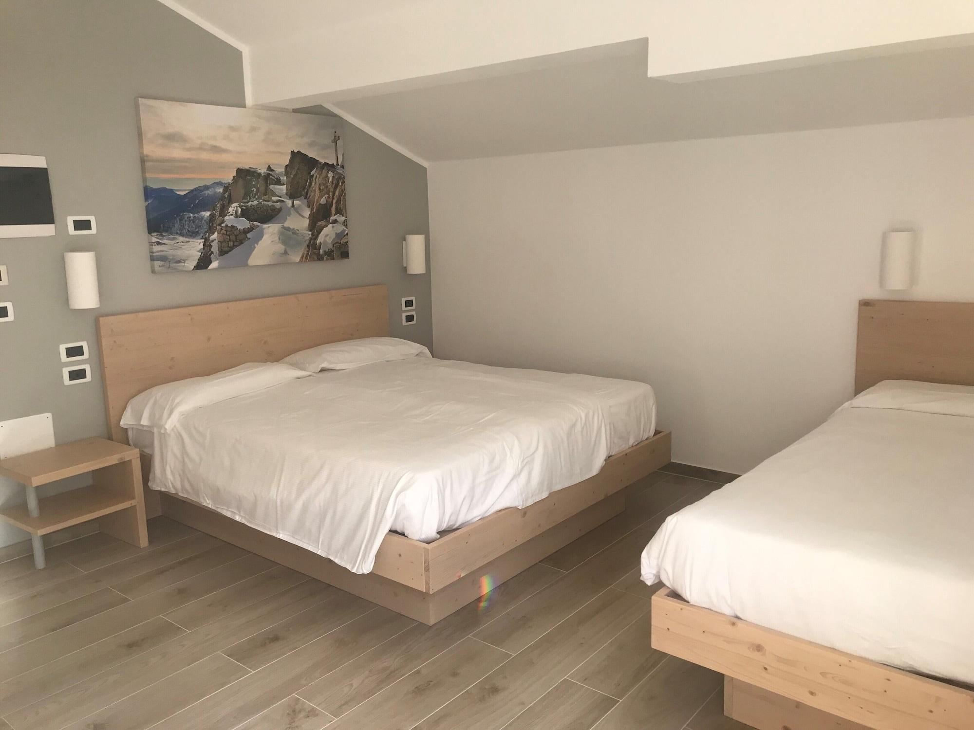Gh Hotel Monzoni Pozza di Fassa Bagian luar foto