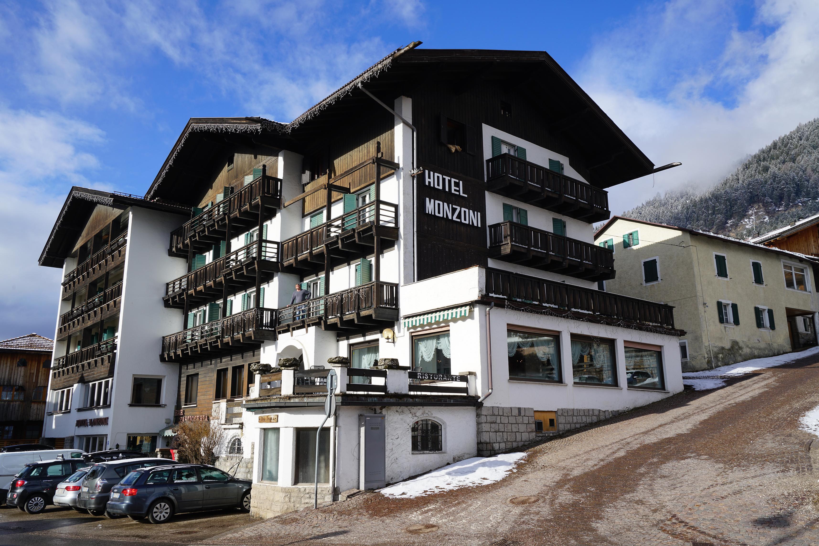Gh Hotel Monzoni Pozza di Fassa Bagian luar foto
