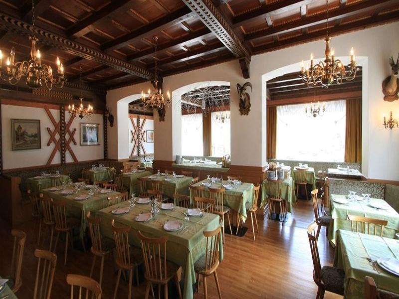 Gh Hotel Monzoni Pozza di Fassa Bagian luar foto