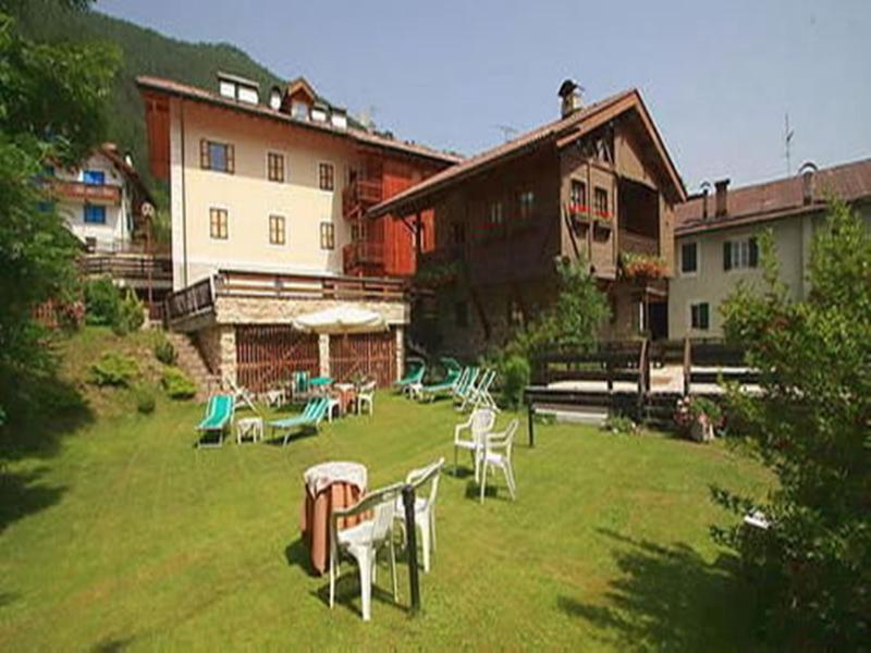 Gh Hotel Monzoni Pozza di Fassa Bagian luar foto