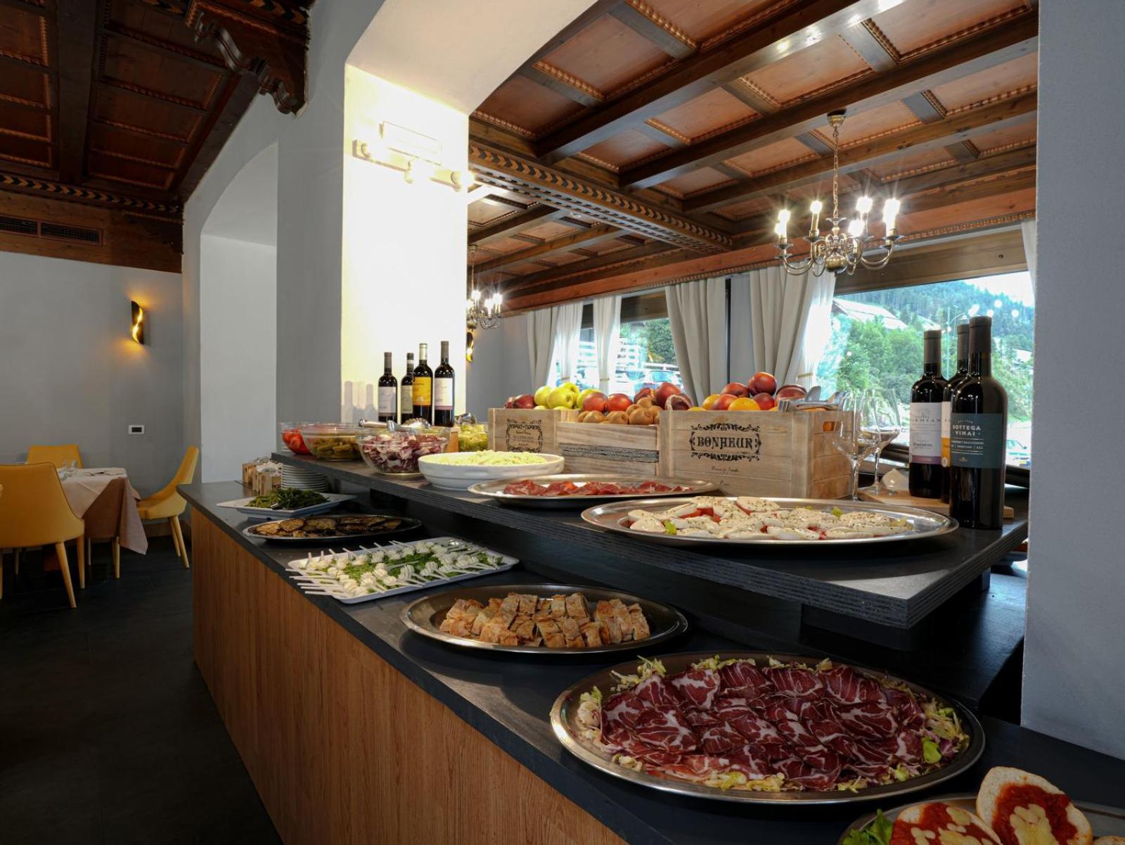 Gh Hotel Monzoni Pozza di Fassa Bagian luar foto