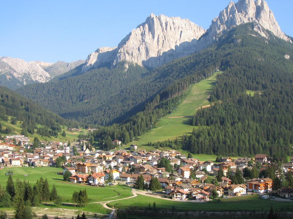 Gh Hotel Monzoni Pozza di Fassa Bagian luar foto