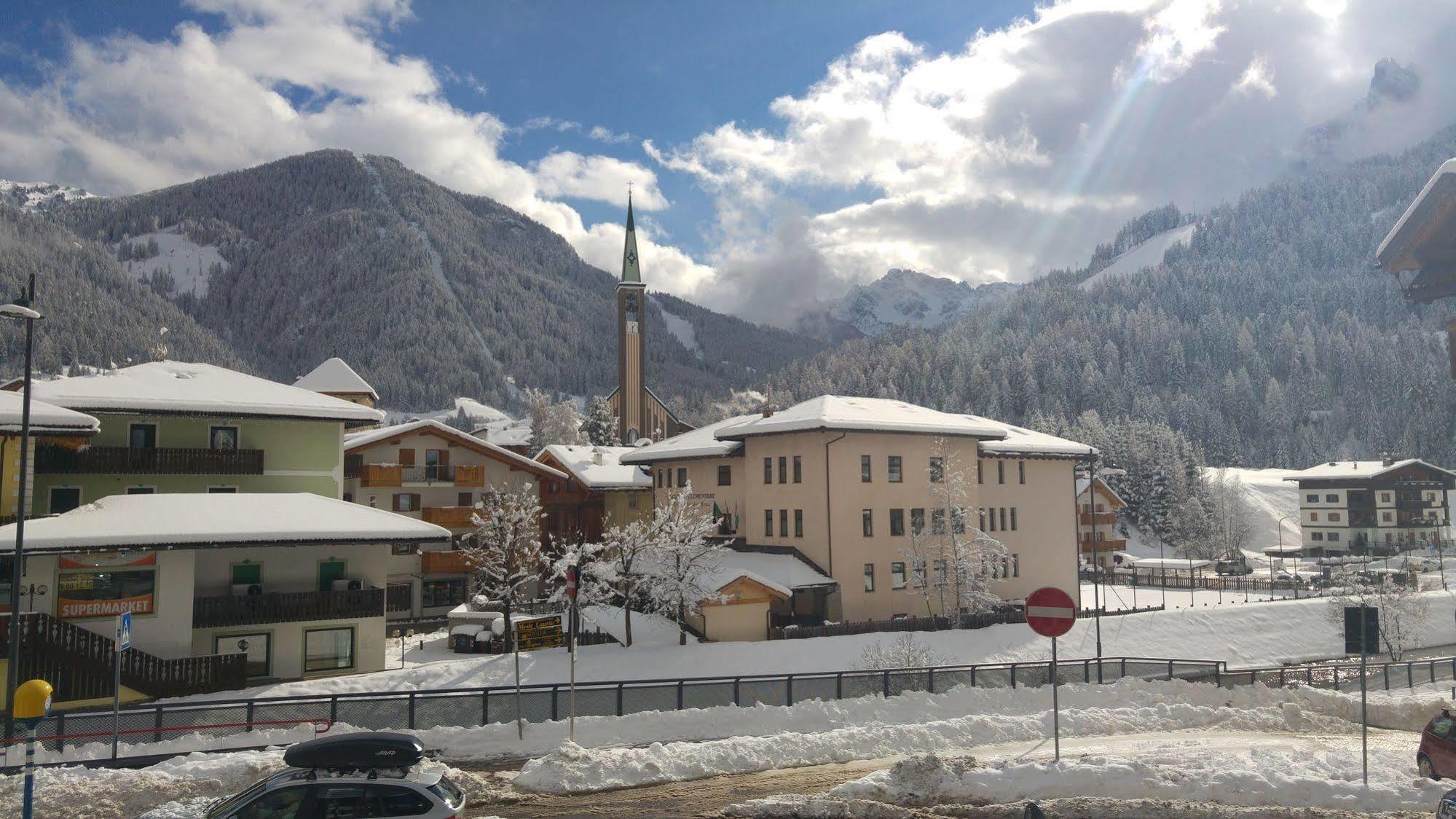 Gh Hotel Monzoni Pozza di Fassa Bagian luar foto