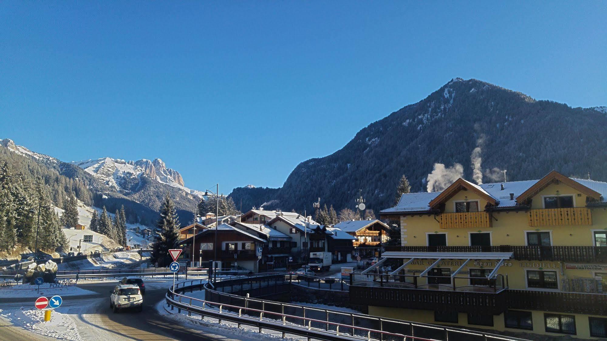 Gh Hotel Monzoni Pozza di Fassa Bagian luar foto