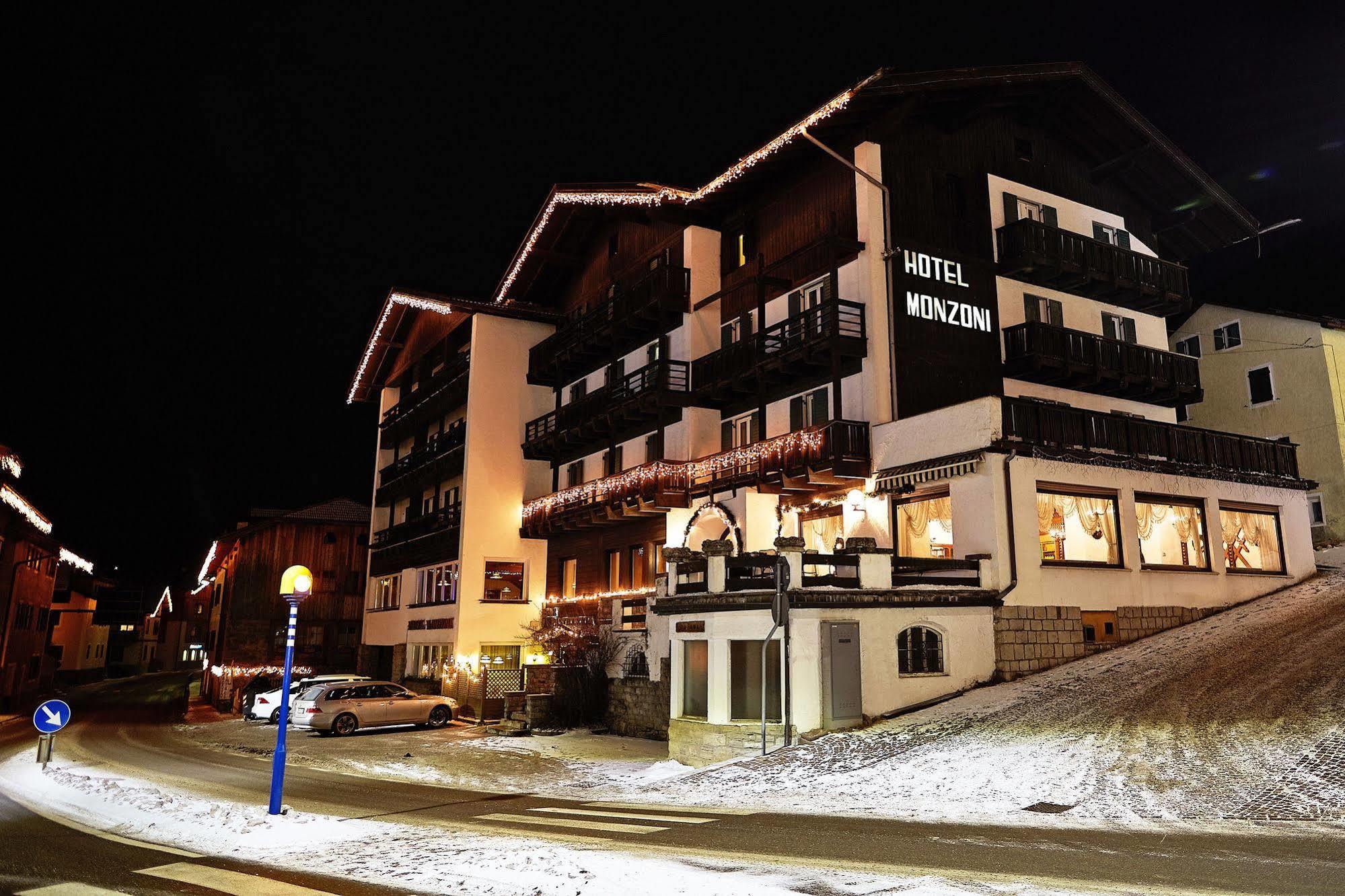 Gh Hotel Monzoni Pozza di Fassa Bagian luar foto